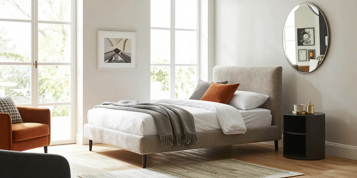 Modernes Wohnzimmer mit stilvollen Möbeln, das Möbel kaufen Optionen wie ein Zele Einzelbett und einen Leone Beistelltisch zeigt.